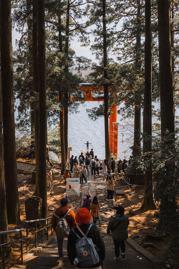 Photo of crowded Hakone Shrine Torii Gate at Lake Ashi during day